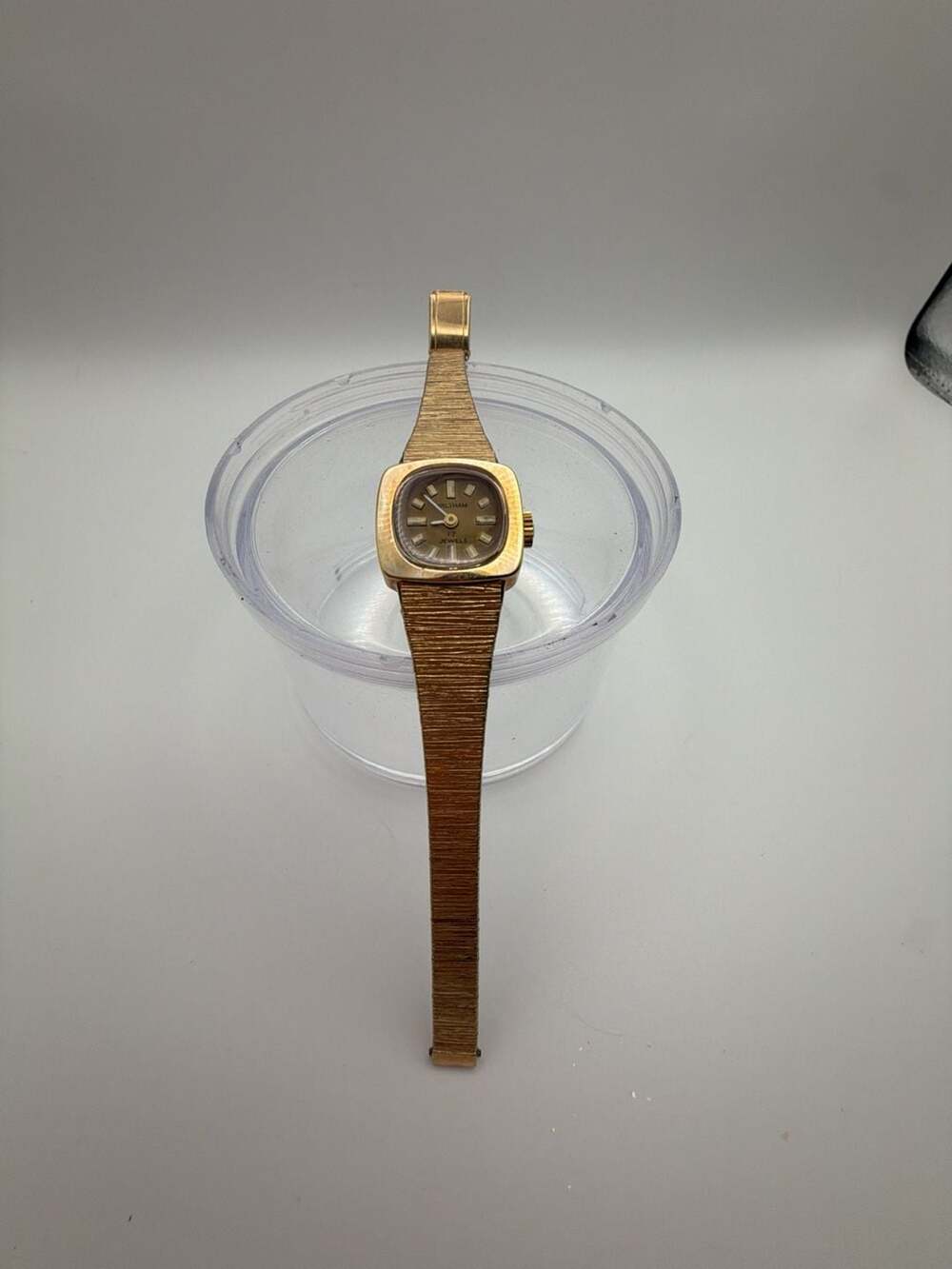 Vintage Waltham Ladies 17 Jewels Mechanical Gold Tone Watch